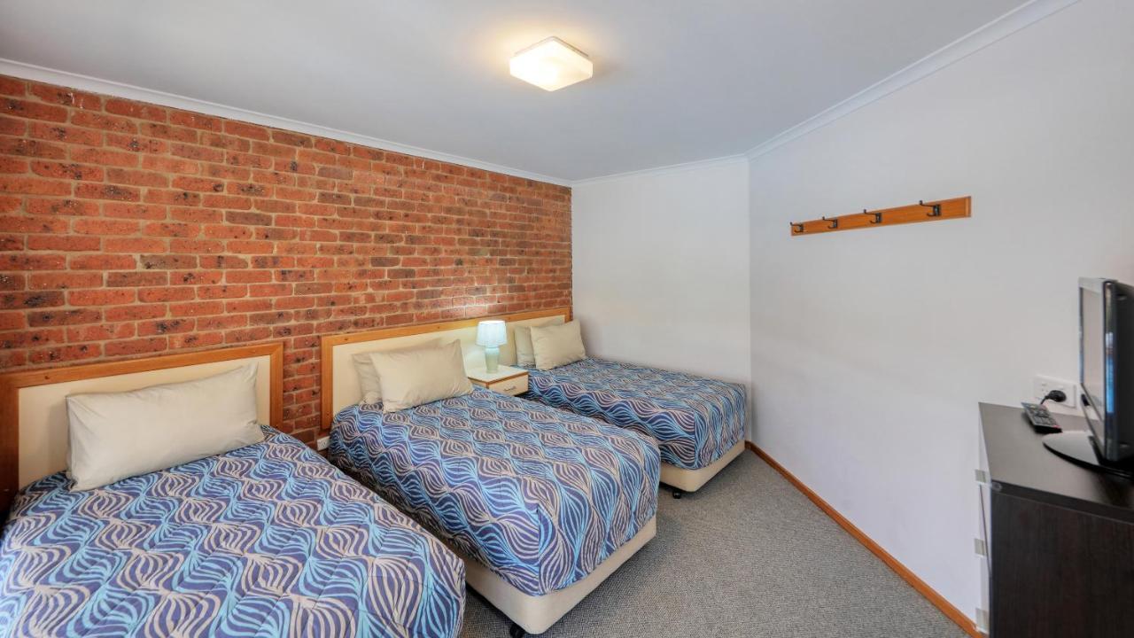 Tooleybuc Club Motor Inn Экстерьер фото