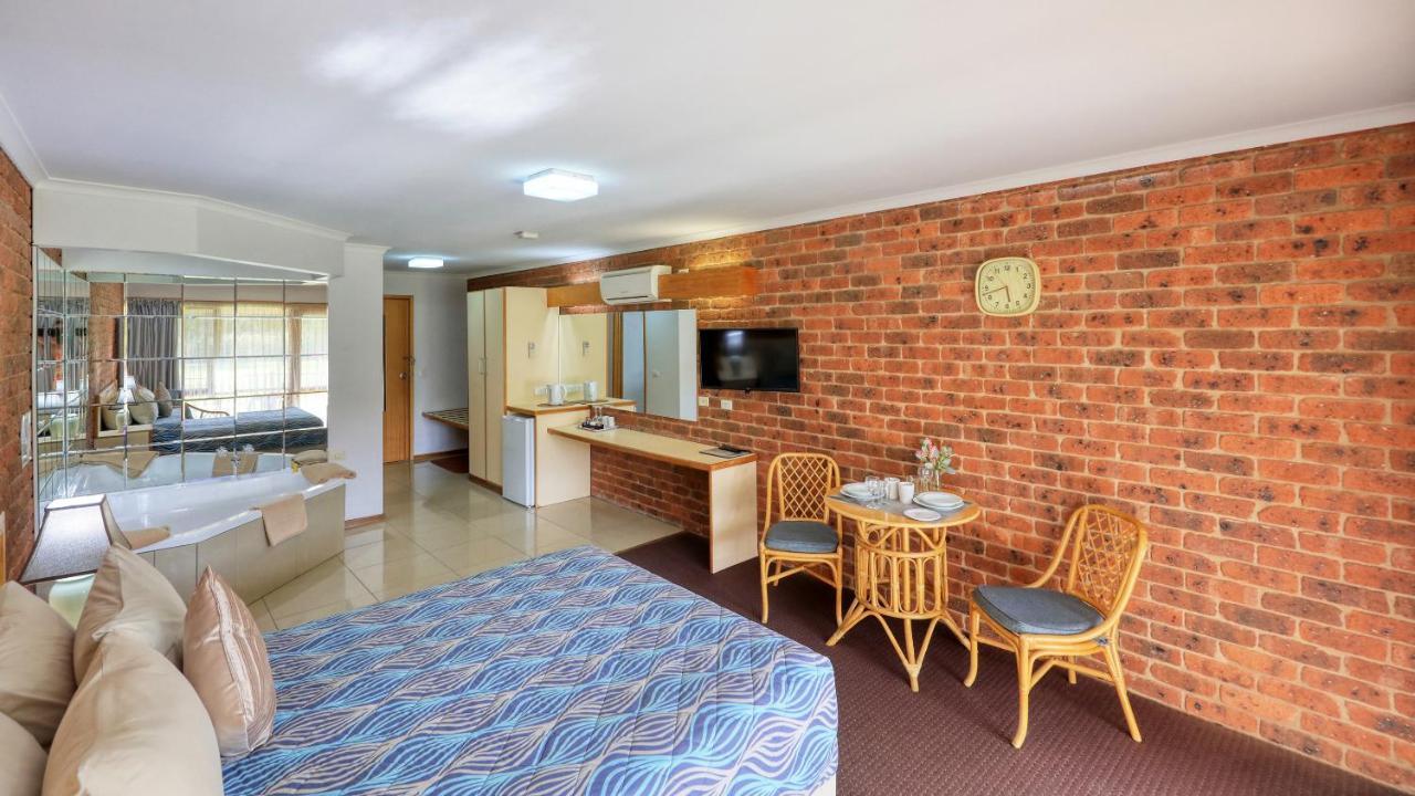Tooleybuc Club Motor Inn Экстерьер фото